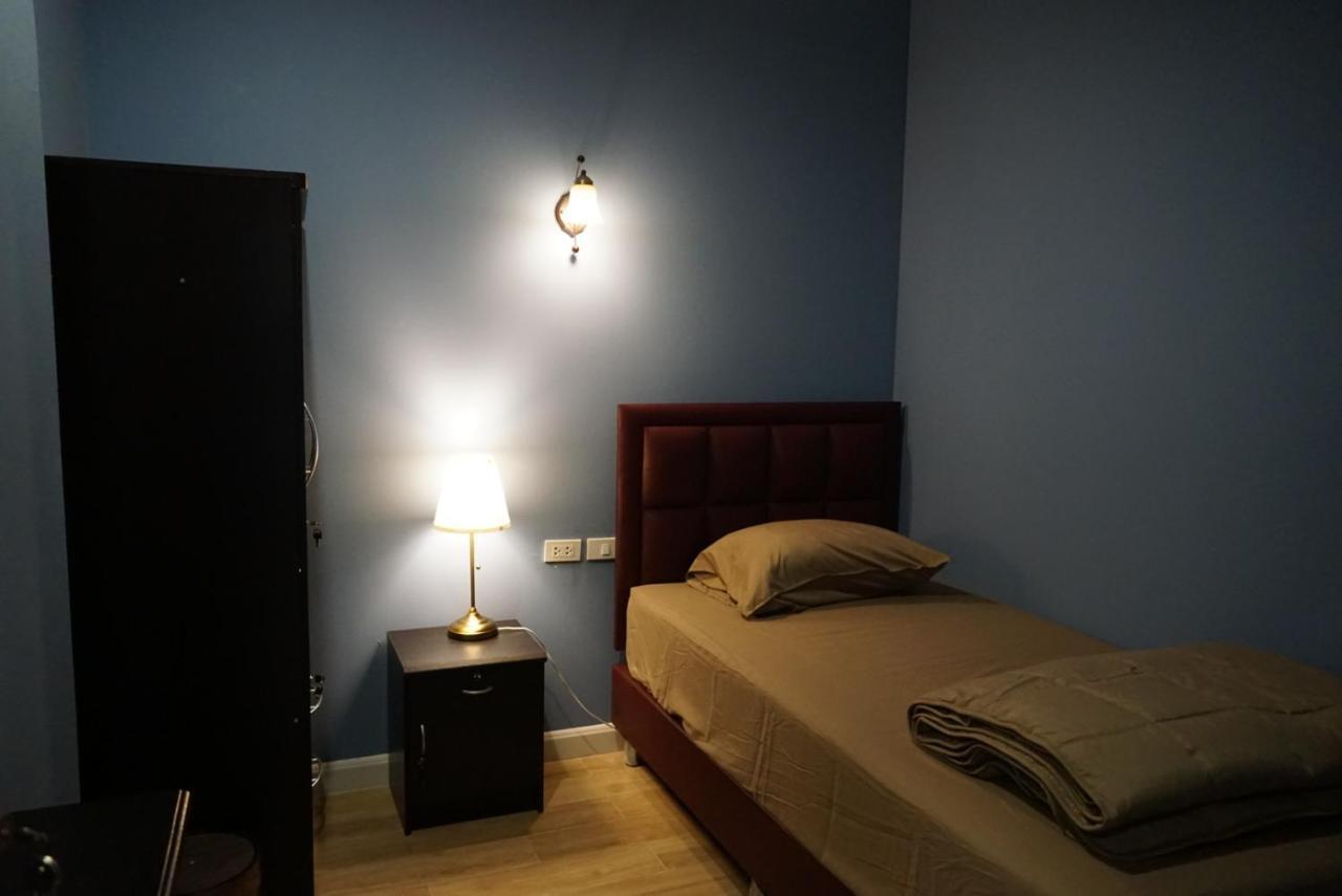 Mangkon Hostel Bangkok Exteriör bild