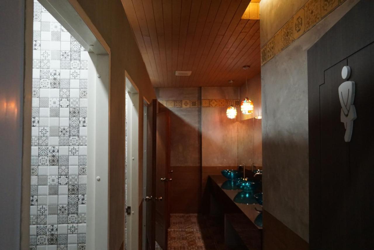 Mangkon Hostel Bangkok Exteriör bild